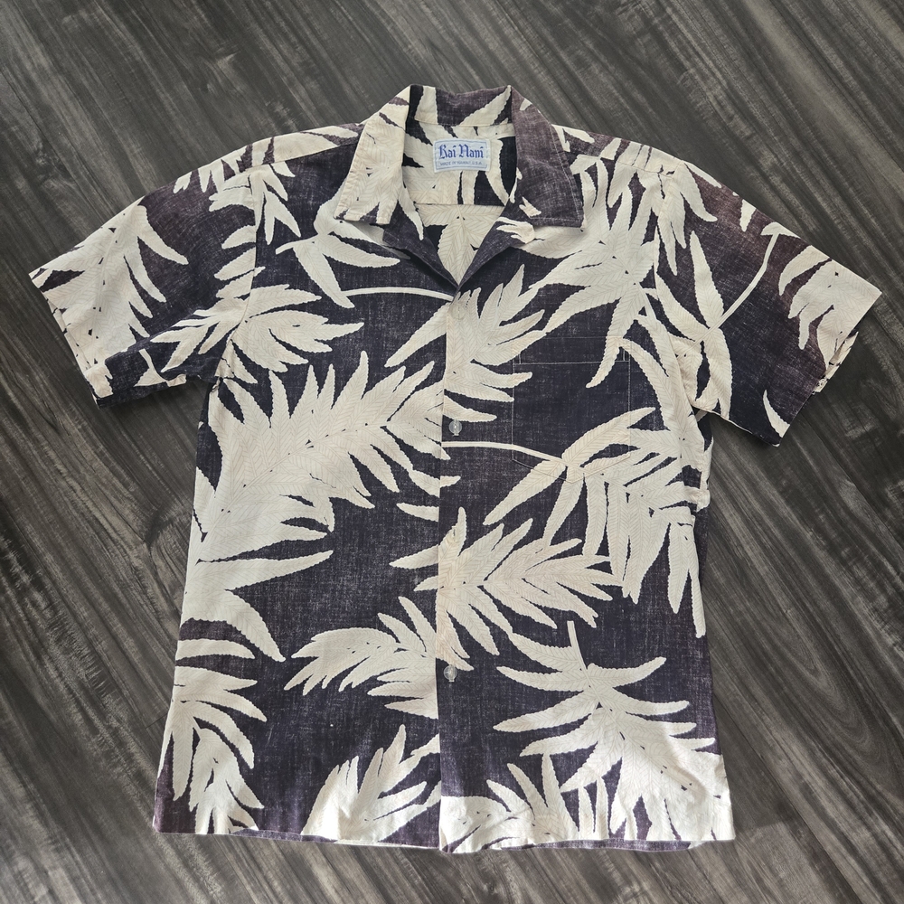 Casual Black and Cream Button Down Shirt with Leaf Pattern